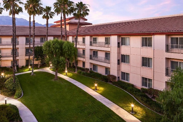DoubleTree By Hilton Hotel Ontario Airport image 4
